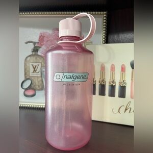 Nalgene ❤️‍🔥 32 oz Pink Water Bottle